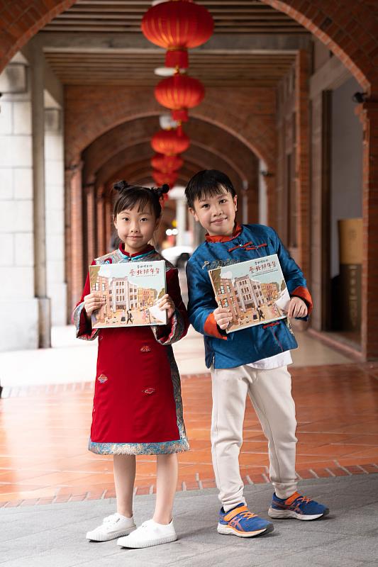 綠雷德創新即將募資推出「台北時光機」系列繪本第五本《臺北辦年貨》，邀請親子一同探索年貨大街的歷史風采。