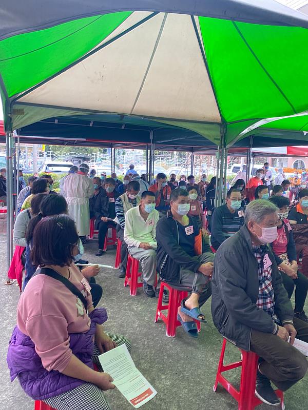 開工日嘉縣41接種點同步啟動 翁章梁籲加強自我健康監測