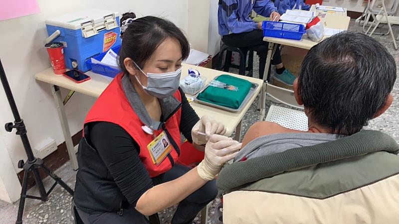 開工日嘉縣41接種點同步啟動 翁章梁籲加強自我健康監測