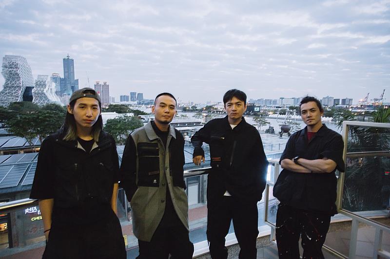 myVideo過年期間獨家帶來《On Fire Day 2020－Fire NEXT 新篇章：滅火器20週年演唱會紀錄》。