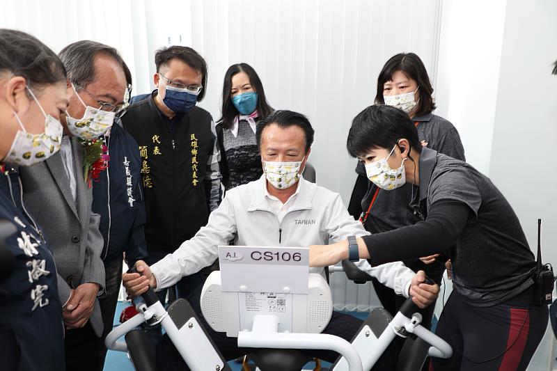 嘉義縣第一座樂齡運動館 今正式落成啟用 翁章梁鼓勵民眾多多使用！