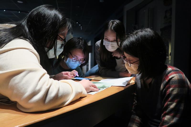 實境遊戲「未竟之旅」，讓博物館搖身變成真人密室逃脫的尋寶空間。（圖由世界宗教博物館提供）