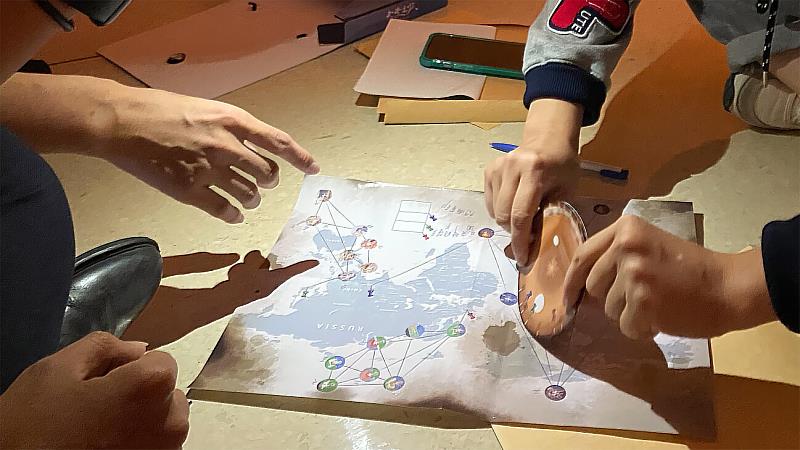 透過遊戲盒道具遊世界宗教博物館，是新奇有趣的互動體驗。（圖由聚樂邦提供）