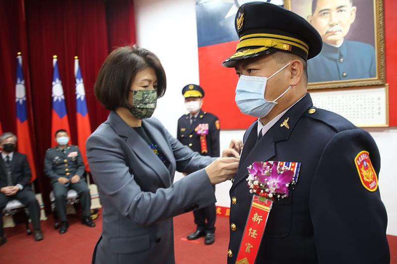 臺東縣警察局辦理新任臺東、關山、成功分局長聯合交接布達暨授階典禮 饒縣長勉共維地方治安