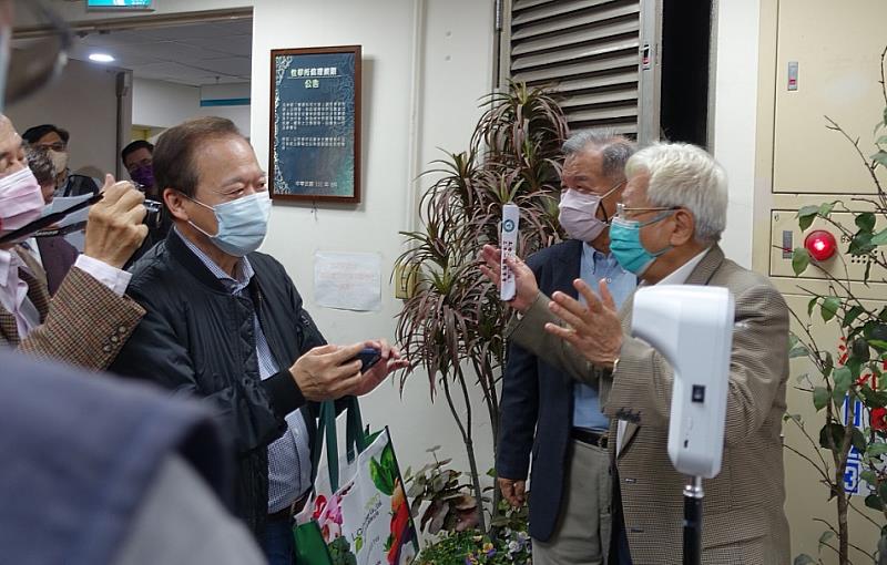 圖說四：大夥兒參觀性學所