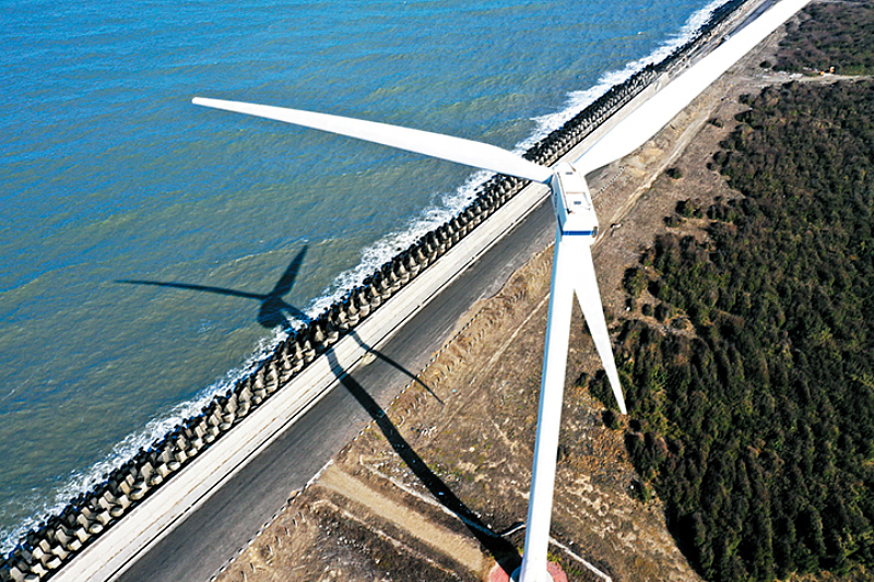 台電「彰濱雙綠能」陸域風機。