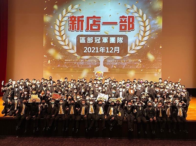 在軍中的經驗成為政偉在永慶發展的重要養分，團隊合作創佳績。 圖/永慶房屋提供