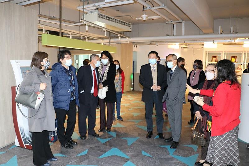 考試院暨考選部官員參訪中國醫大水湳校區及教學設施