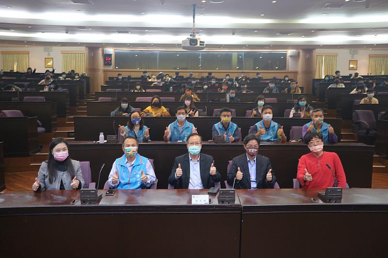 南華大學舉辦創業楷模講座，邀請大吉汽車企業股份有限公司蔡昆憲總經理蒞校演講，會後大合照。