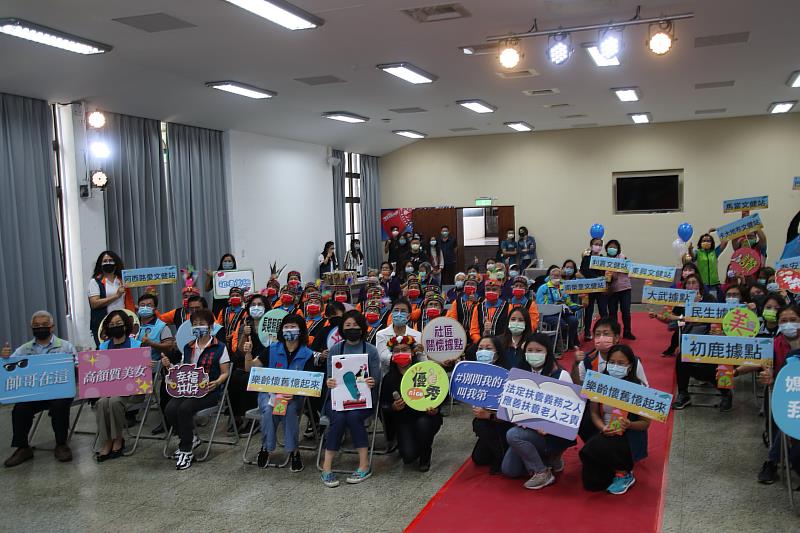 首度前進社區照顧關懷據點 臺東長者「樂齡懷舊憶起來」饒慶鈴:讓長者肯定自我 傳承文化