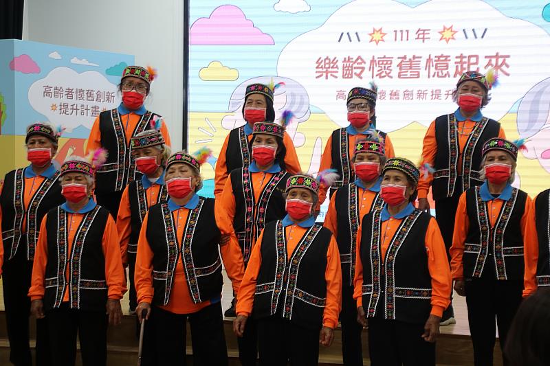 首度前進社區照顧關懷據點 臺東長者「樂齡懷舊憶起來」饒慶鈴:讓長者肯定自我 傳承文化