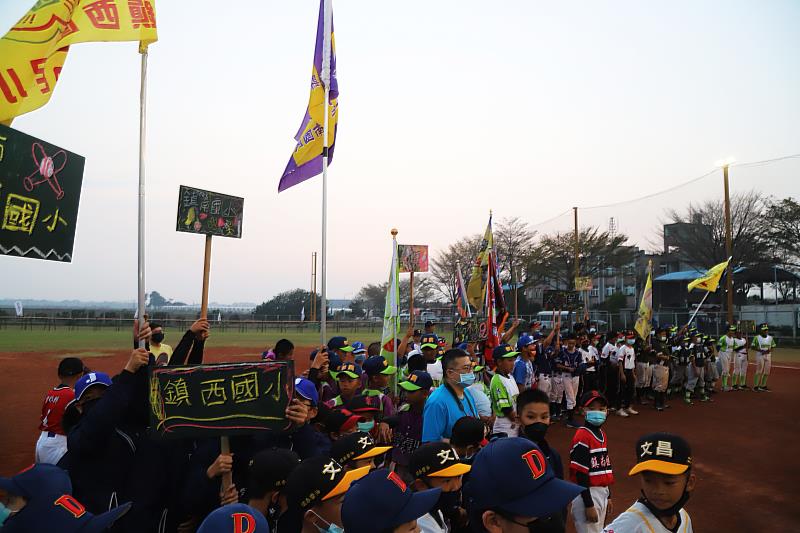 嘉義縣第二屆阿里山暨和興盃全國國小硬式棒球邀請賽 翁章梁率貴賓開球揭開序幕