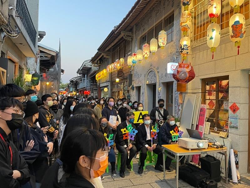 五條港文化會館前舉行閉幕式的情景。
