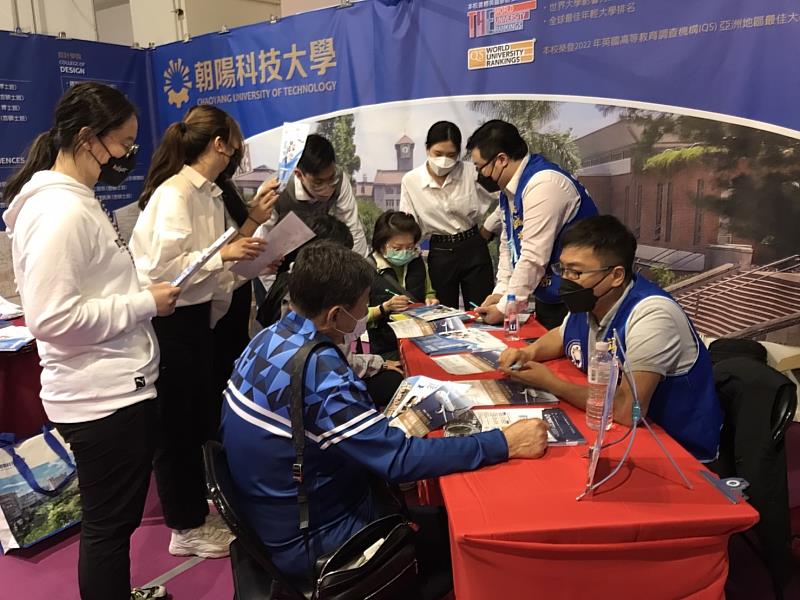 因應後疫情時代，航空產業回溫，朝陽科大飛航系成為不少學子心目中的首選。
