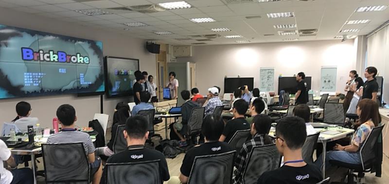 GAME JAM型式辦理的研習工作坊，讓南臺科大學生與公司專家有更多實務技能交流。