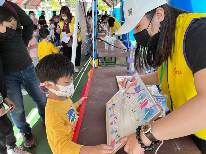 周邊闖關活動以古早味童玩為主題，邀請大家來參與。