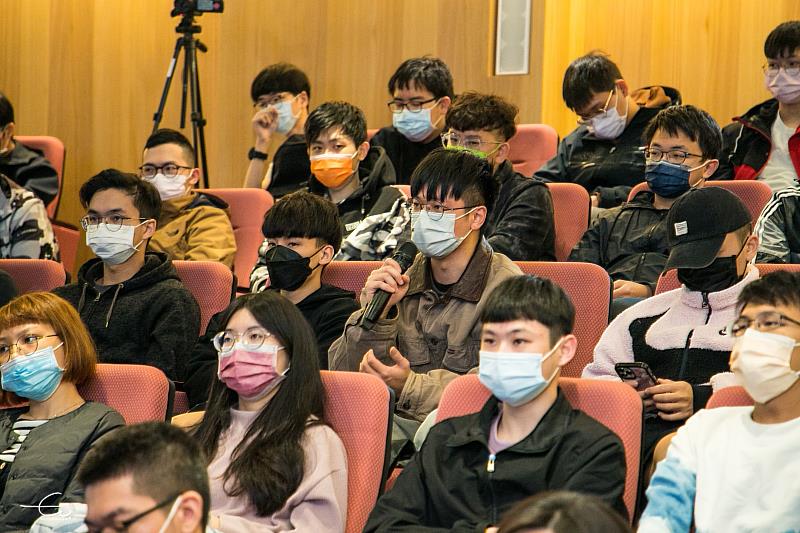 海大學子對於國防科技研發充滿求知慾