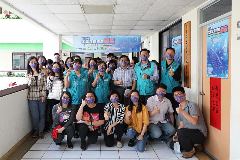 嘉義縣工業及服務業普查處今舉行揭牌典禮