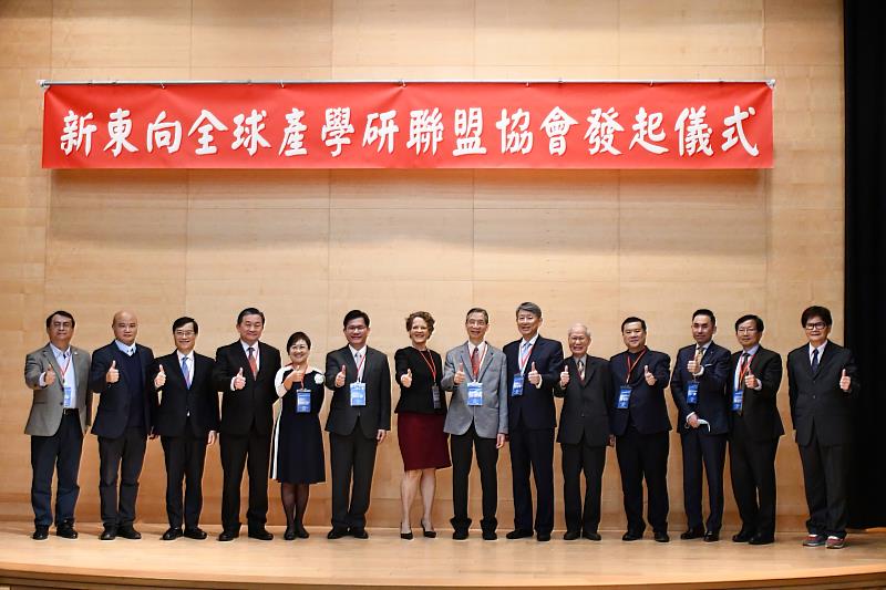 臺灣全球化的新東向戰略 徐佳青:鏈結臺灣優勢與臺商能量 | 中央社訊息平台