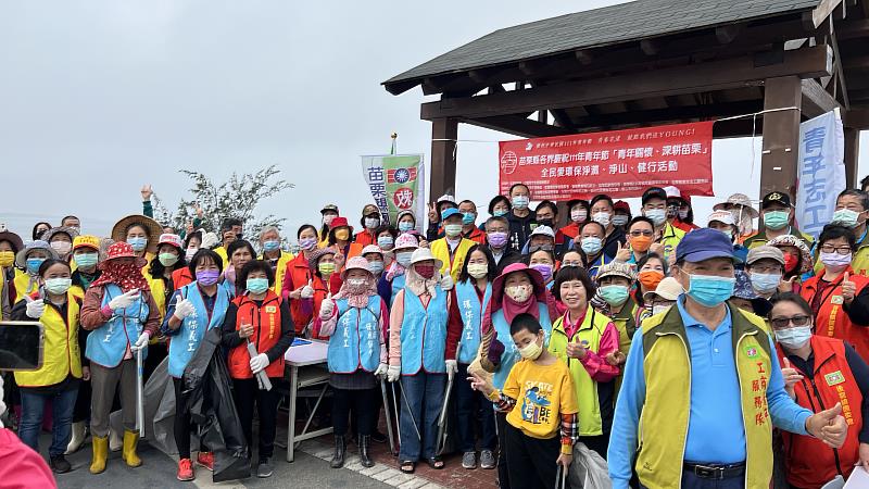 救國團苗栗縣團委會植樹節辦理青年關懷公益日共下捲袖  捐血、幫小農、送物資關懷獨居長者活動