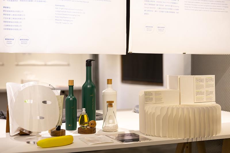 透過展示呈現設計的創新流程、設計戰略等未來設計，讓商業端與設計端能有媒合轉動的循環化機會。