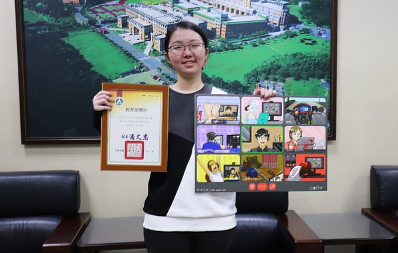 育達科技大學多遊廖君綾同學獲得漫畫組佳作獎與獎狀及作品合照