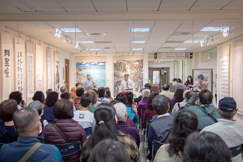 「澄懷味象」美展現場座無虛席，熱鬧非凡。
