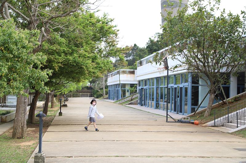 翁章梁會同桃市長鄭文燦參訪諾瓦小學 盼取經「嫁接」實驗學校經驗