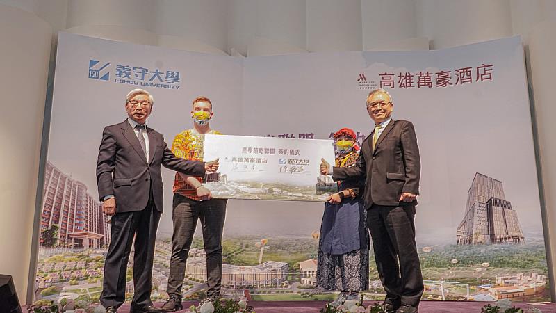 義联集團旗下事業體，觀光與教育產業強強聯手，一條龍培育頂尖菁英人才，從大一第一哩路接軌職場。(照片來源：義守大學提供)