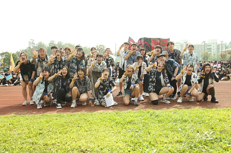 南華大學舉辦創校26週年校慶暨全校運動會，三好創意啦啦舞競賽展現大學生的青春活力。