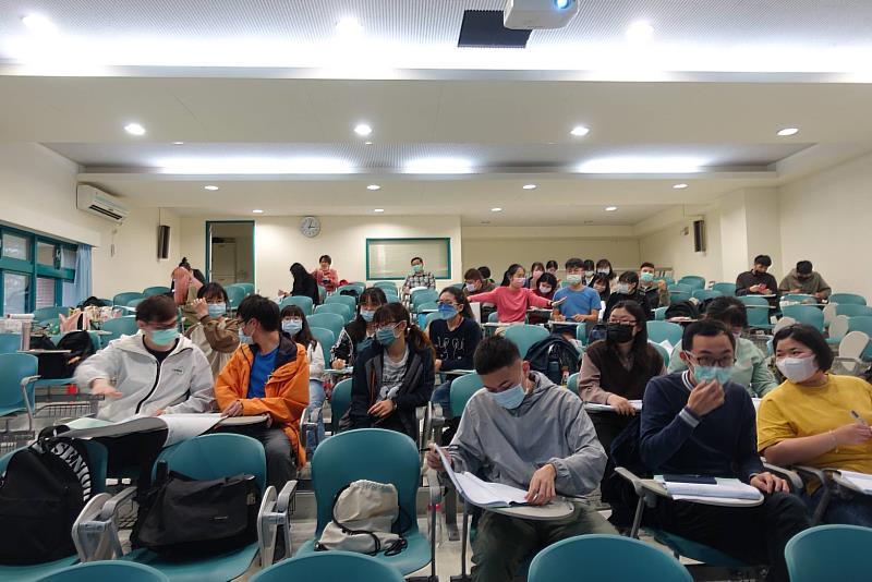 參與國語及數學學習扶助增能研習同學於課程期間討論及分享。