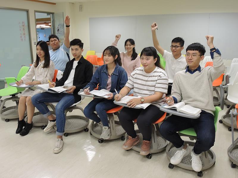 南華大學繁星推薦滿招分，發率100%。 南華大學建置優質的數位教學環境與設備，讓學生翻轉學習強化學習力。 - 複製