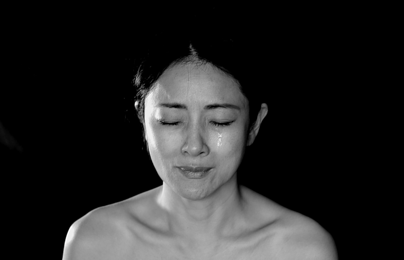 「林煜為：她的故事」作品影像，母親與孩子分離產生的憂慮不安感