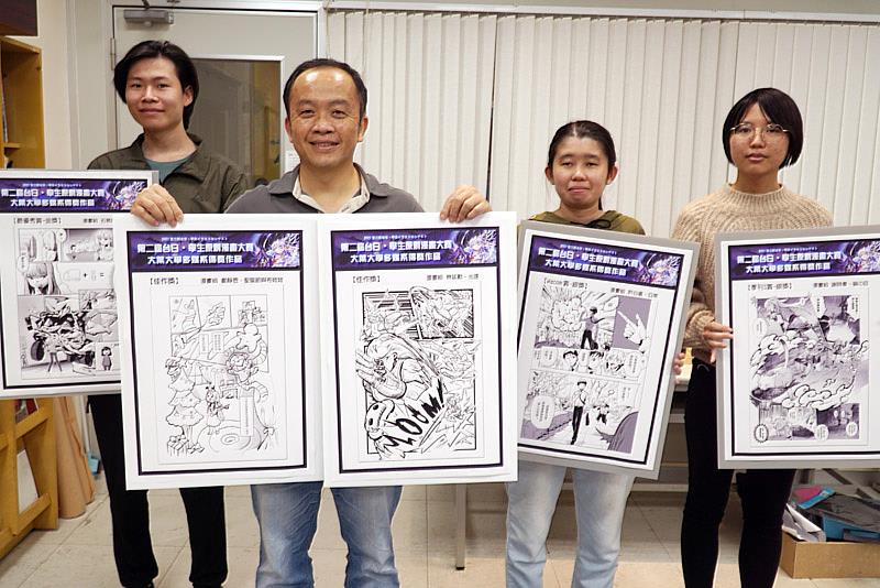 大葉大學多媒體學程學生與陳志隆老師(左二)分享得獎喜悅