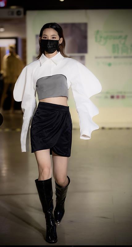 時尚學程展出畢業製作服裝作品