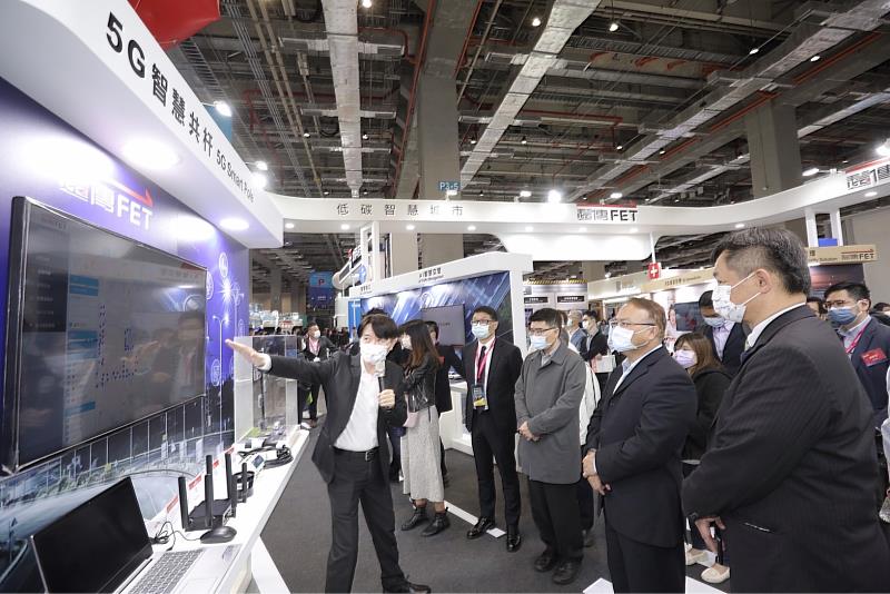 遠傳展出多項智慧交通科技解決方案，在展會現場受到高度關注。