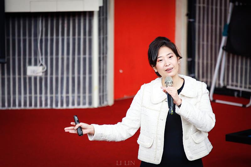 許乃文董事總經理表示海大的同學具海洋專業知能經過歷練能勝任技術顧問等不同職務