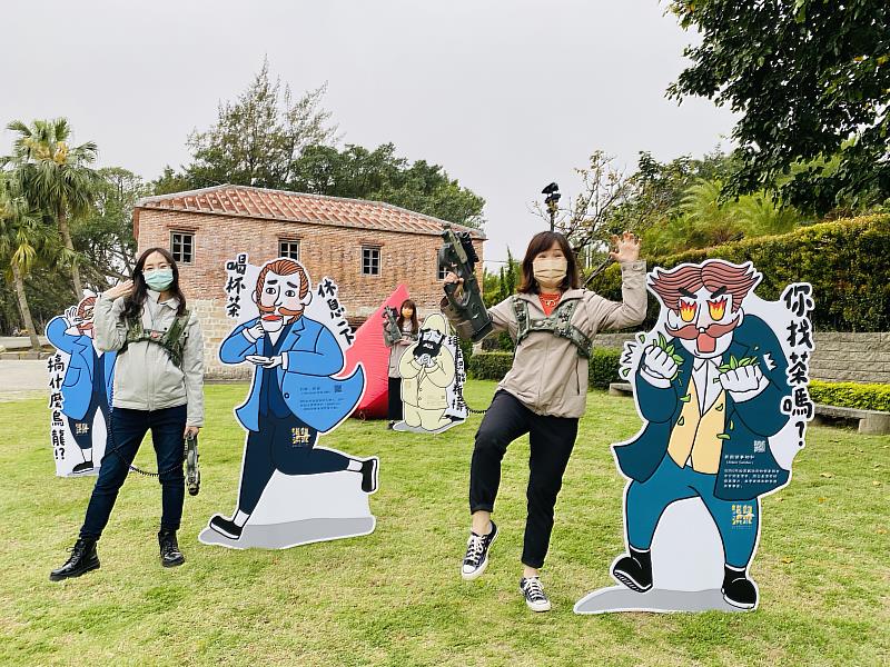 淡水古蹟博物館「鐳戰」全新改版，配合淡水開港設關160周年，首度移師淡水海關碼頭舉辦，並加入LINE貼圖人物助陣，趣味性十足。