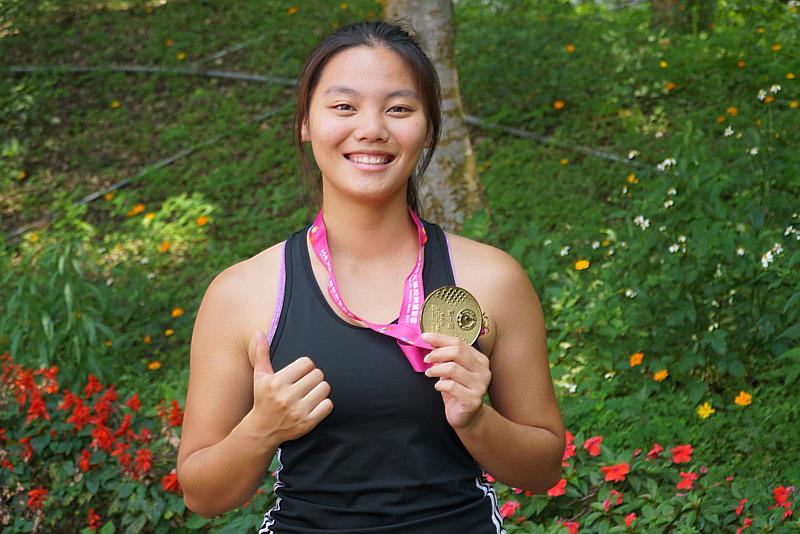 劉姿讌就讀大葉大學運健系時，連續三年獲全大運女子乙組撐竿跳金牌