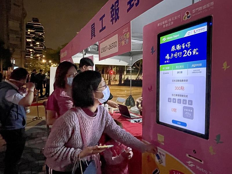 入口智慧型互動機報到