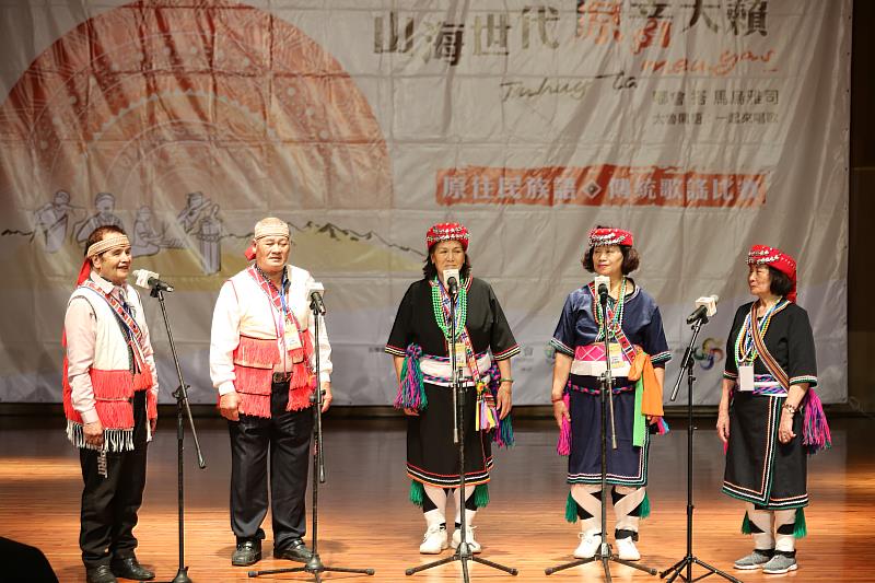 ▲本次也有不少長者組隊參與，圖為團體組第3名年齡總和將近400歲的老鷹隊比賽畫面。(圖/新北市政府原民局提供)