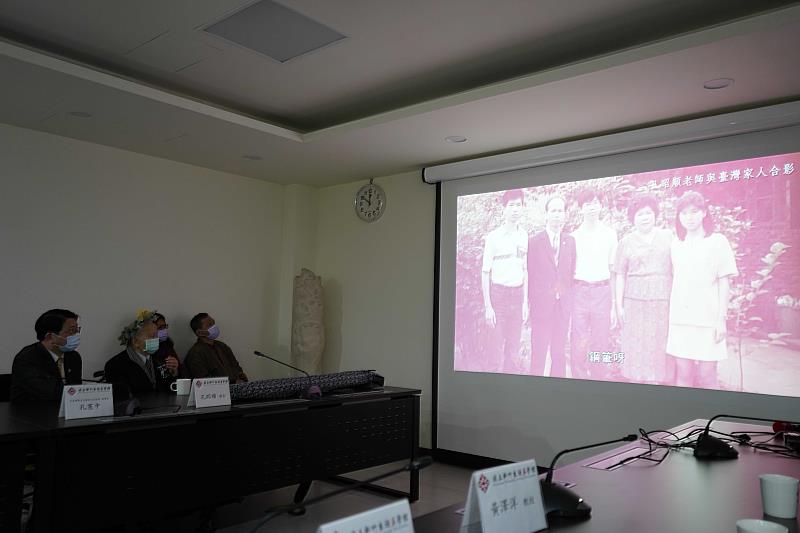 播放三位藝術家的紀錄影片，與會貴賓在欣賞完影片後迴響不已。