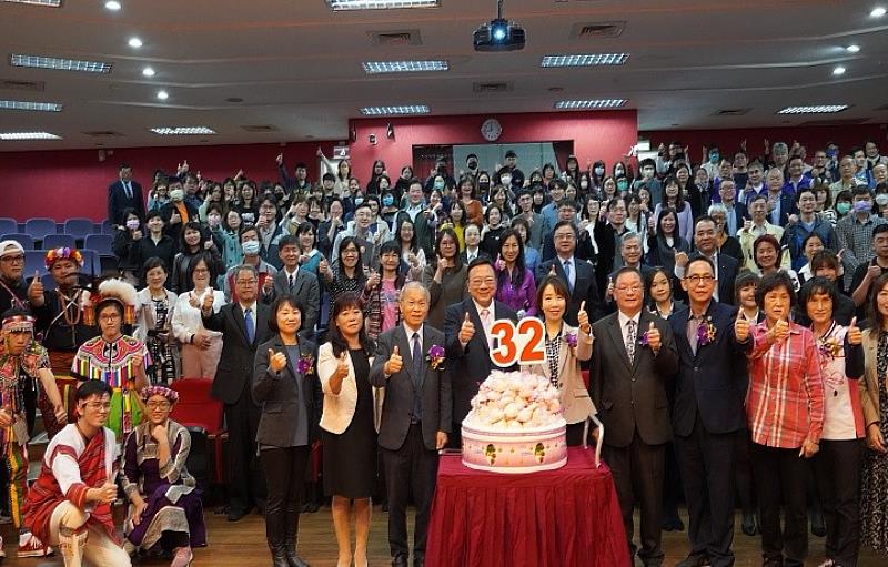 中華大學在3月26日歡慶32歲生日