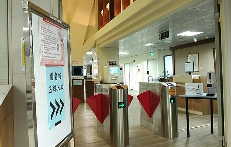 中華大學各項防疫措施持續進行，校園仍保持不對外開放。