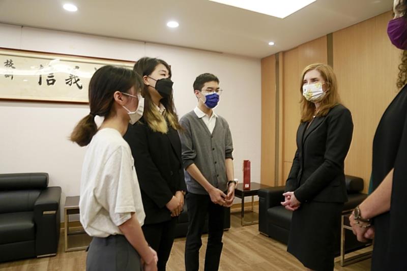 澳洲辦事處露珍怡代表Ms.Jenny Bloomfield參訪南臺科技大學之情形。