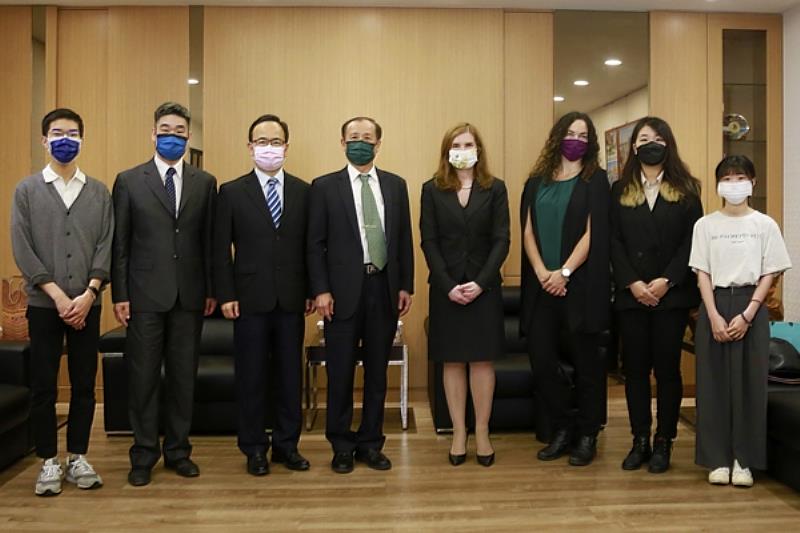 澳洲辦事處露珍怡代表Ms.Jenny Bloomfield參訪南臺科技大學之大合影。