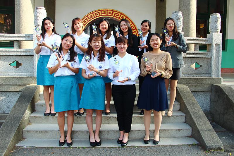 文藻外大校運會開幕式公開表揚110學年度優秀青年