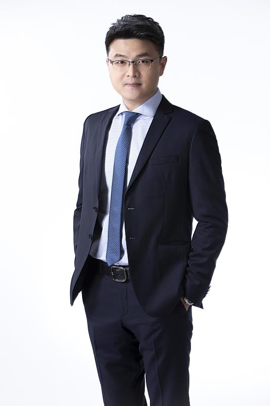 台灣大哥大今(1)日宣布新任人事案，聘請林東閔先生擔任個人用戶事業群副總經理暨商務長