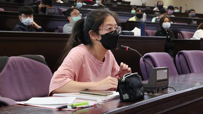 南華大學創業主題班，邀請賴明道董事長談無人商店的創新創業，同學踴躍提問。