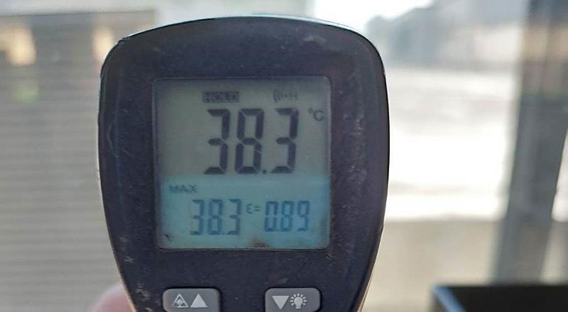 嘉義縣環保局試辦縣府大樓裝設百葉窗隔絕熱能 夏日室內降溫5℃-溫度前測